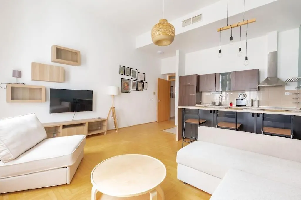 Sage Meadow At Gozsdu Garden Dob 16 Apartment Budapest