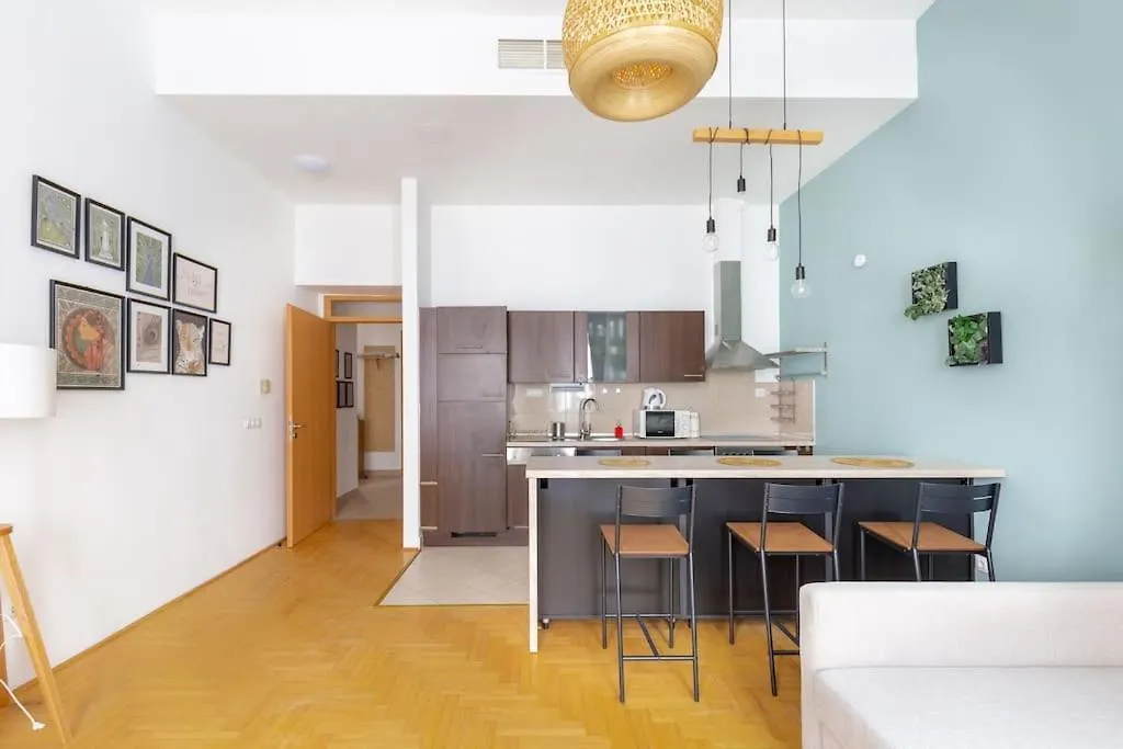Sage Meadow At Gozsdu Garden Dob 16 Apartment Budapest